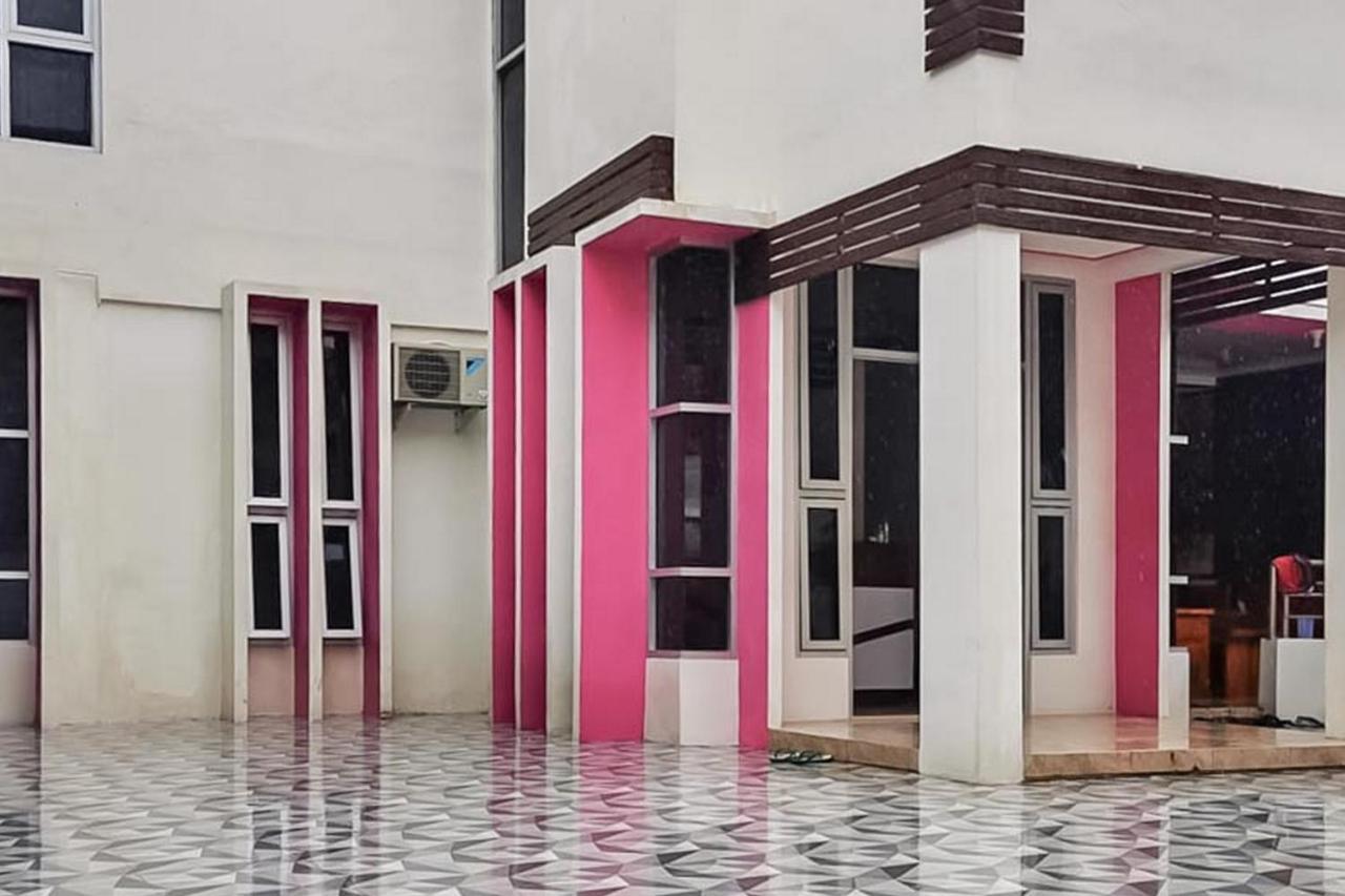 Reddoorz Plus @ Taman Madiun Exterior photo