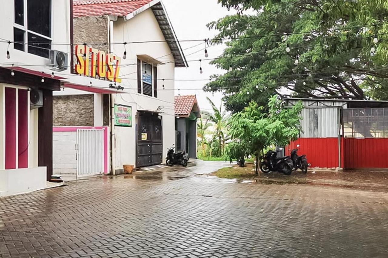 Reddoorz Plus @ Taman Madiun Exterior photo